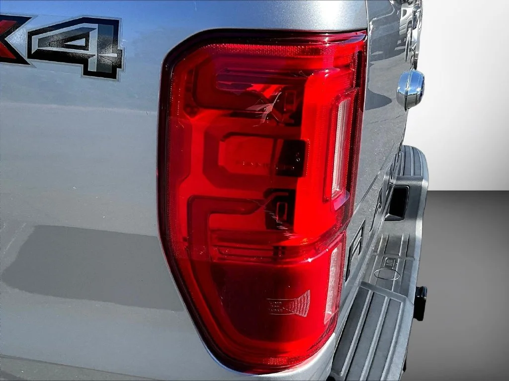 Used 2020 Silver Metallic Ford Lariat image 27