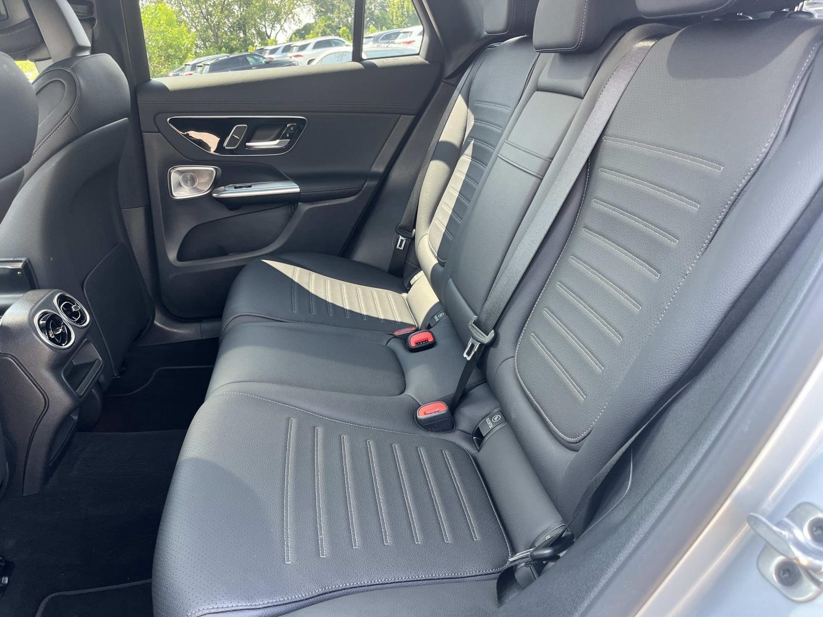 Used 2026 Cirrus Silver Metallic Mercedes-Benz GLC 300 image 17