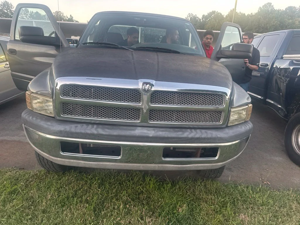 Used 2002  Dodge SLT image 2