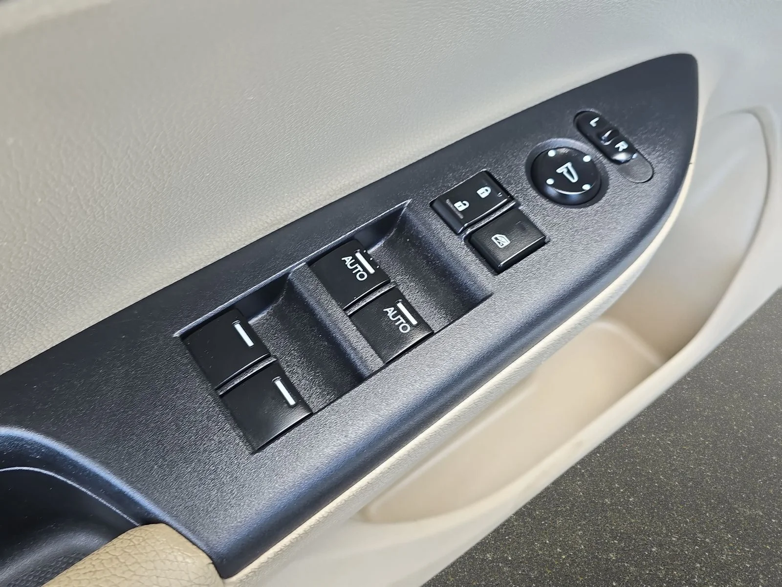 Used 2016  Honda EX-L image 29