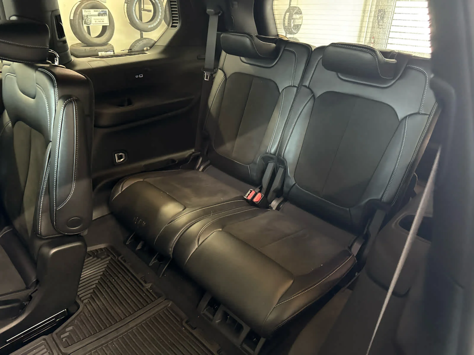 Used 2022 Velvet Red Pearlcoat Jeep Altitude image 11
