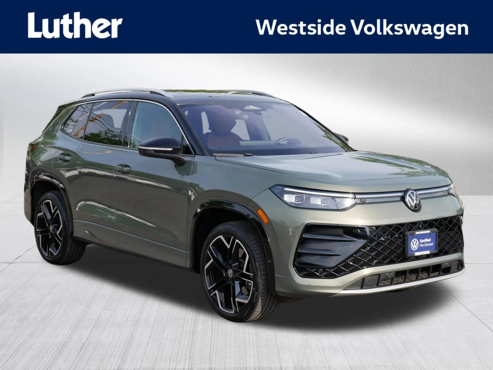 2025 Volkswagen Tiguan 2.0T SEL R-Line 4Motion's photo