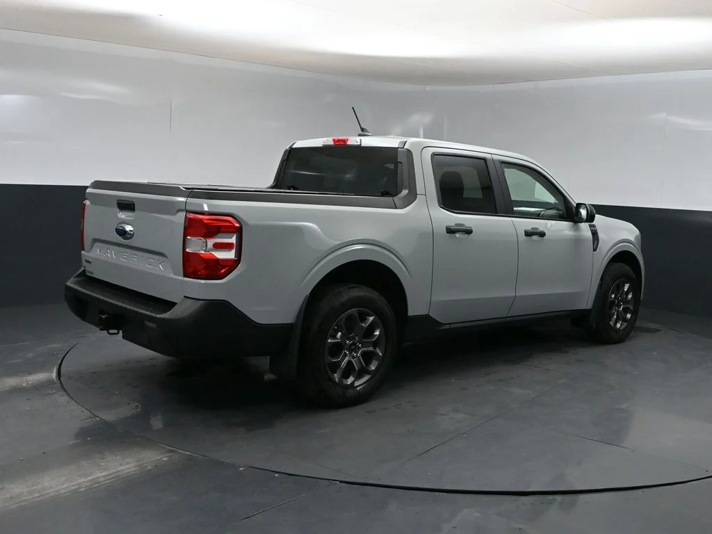 Used 2024 Green Ford XLT image 2