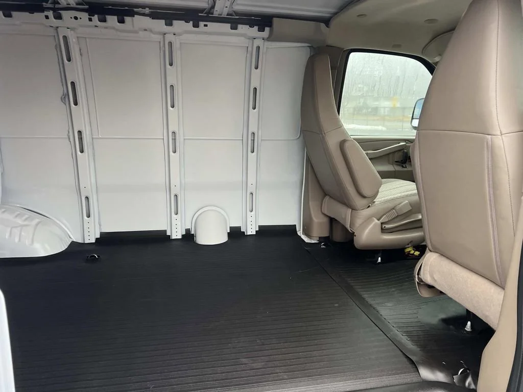 2025 Chevrolet Express Cargo Work Van - Photo 9