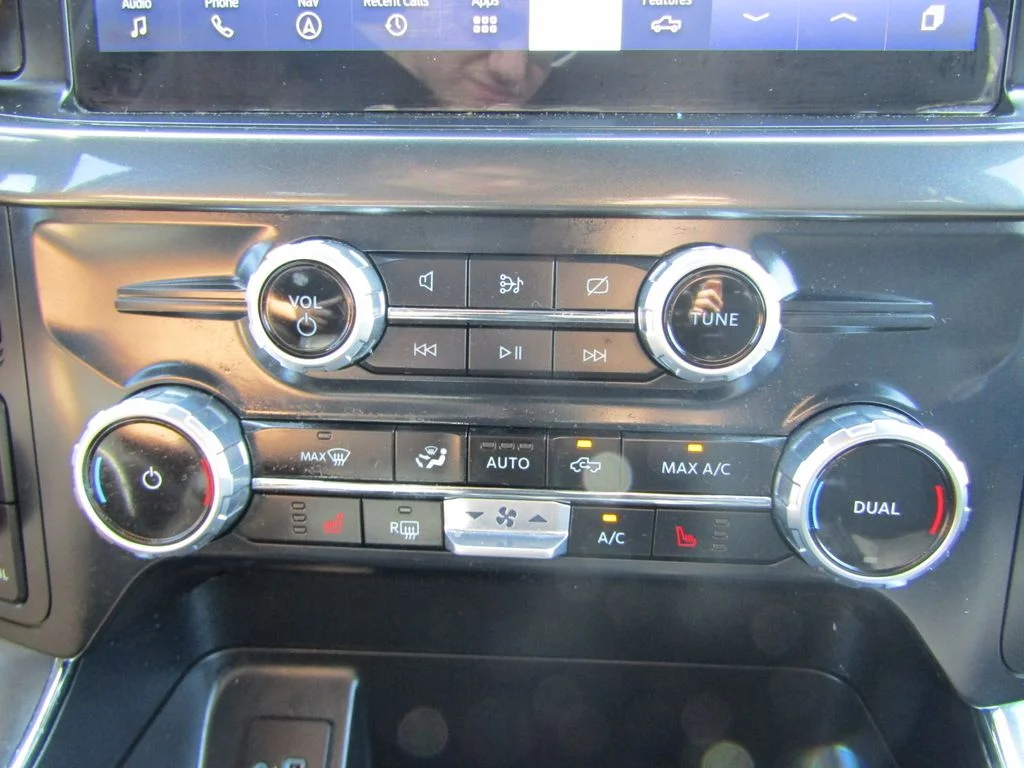 Used 2023 Agate Black Metallic Ford XLT image 31