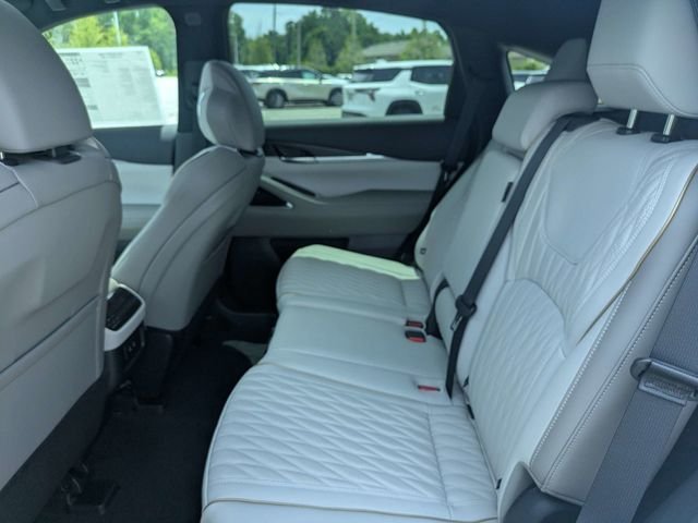 New 2027 2T RAD WHT INFINITI Autograph AWD image 14