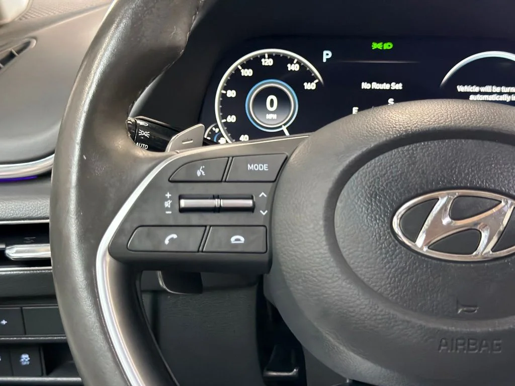 Used 2022 Black Hyundai Limited image 17