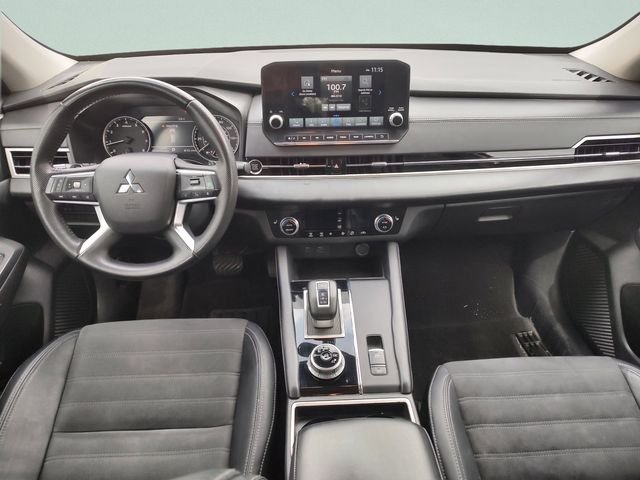 Used 2023 Silver Mitsubishi SE image 9