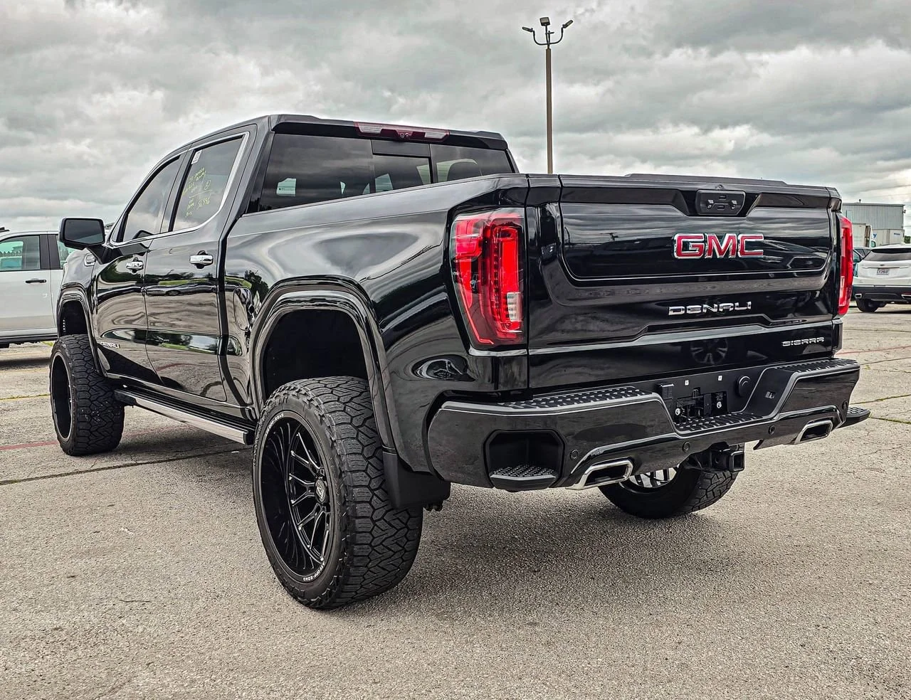 Used 2023 Onyx Black GMC Denali image 3
