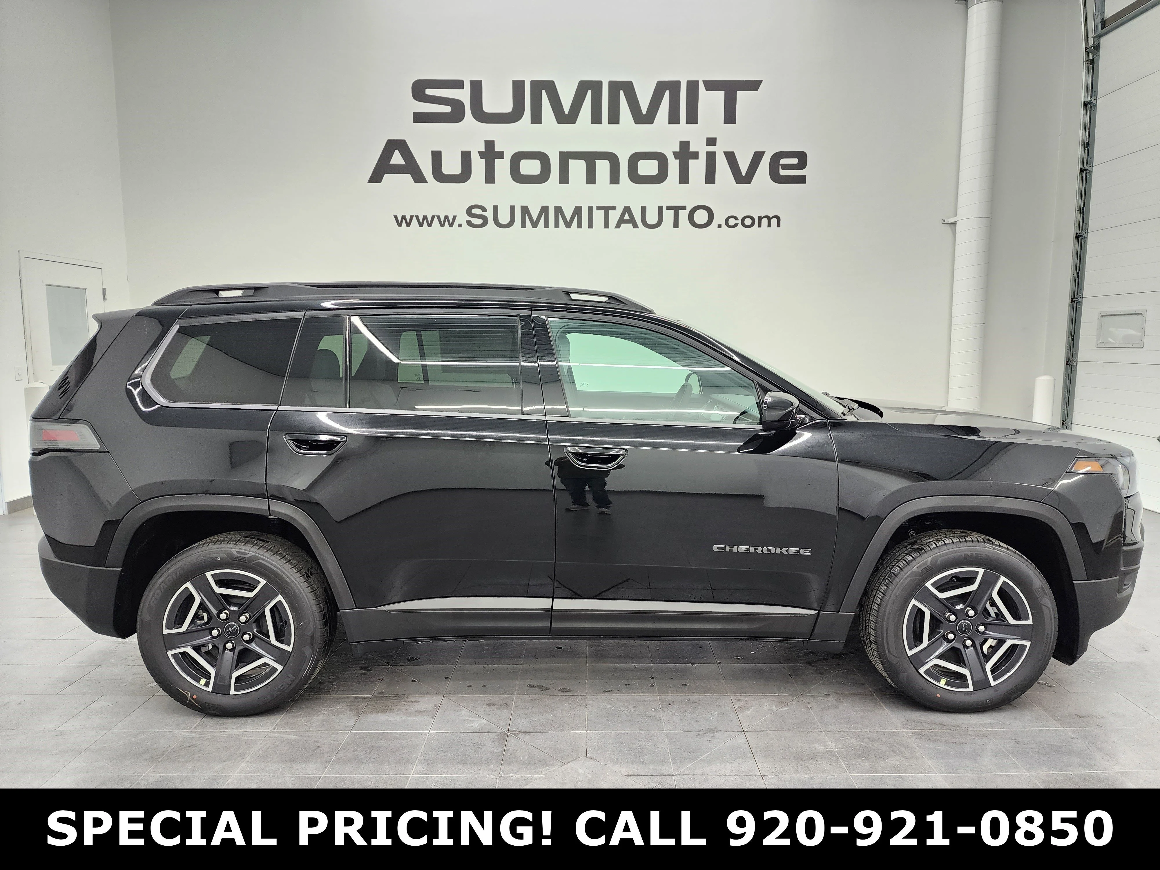 2026 Jeep Cherokee Laredo HEV 4X4's photo