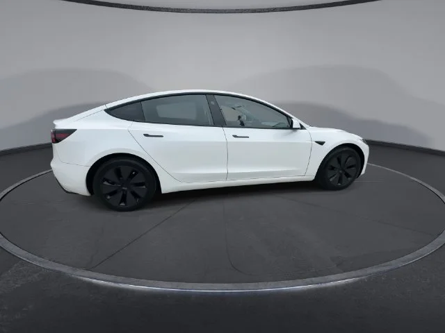2025 Tesla Model 3 Long Range - Photo 8