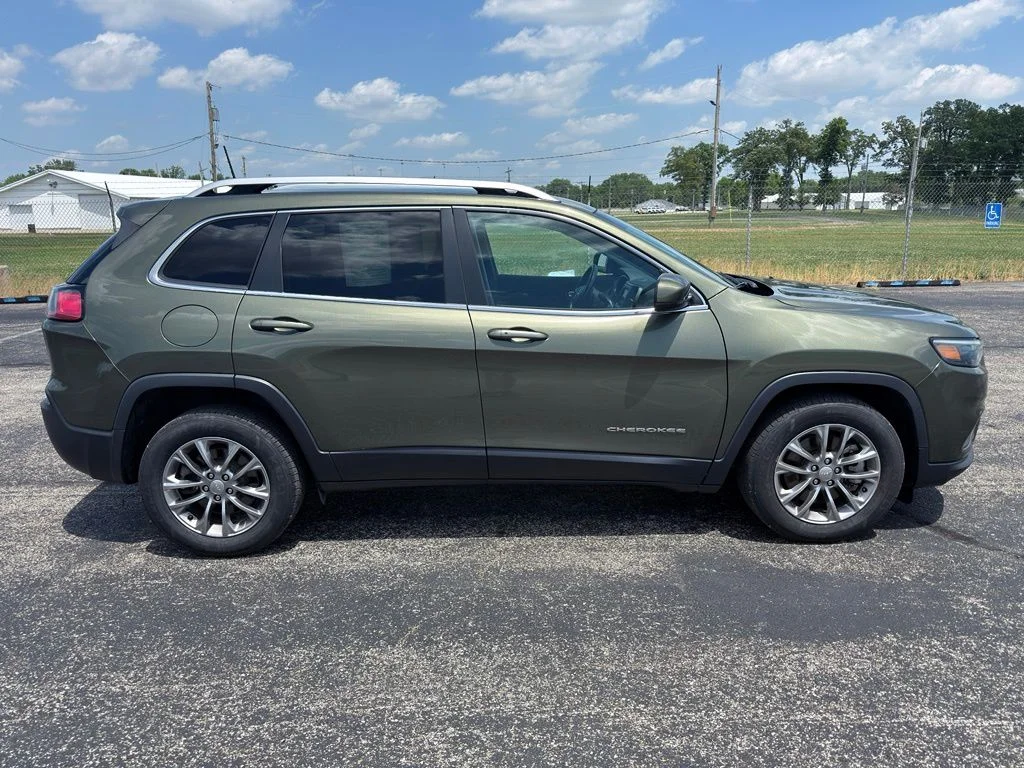 Used 2021 Green Jeep Latitude Lux image 13