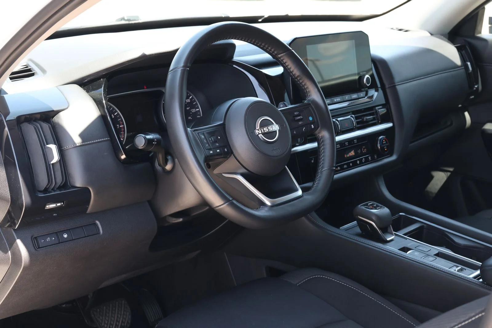Used 2024 White Nissan SV image 14