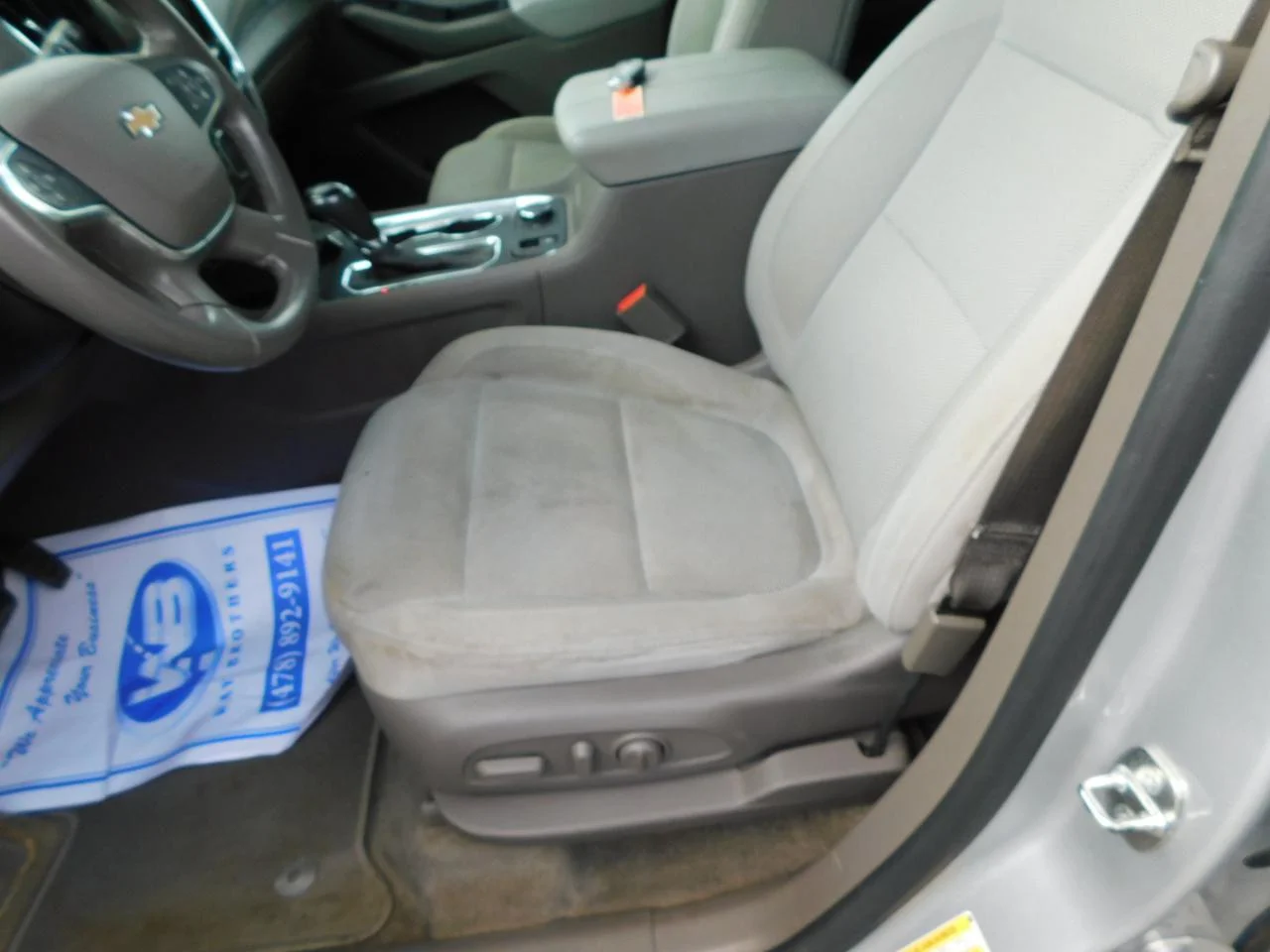 Used 2018 Silver Chevrolet FWD 4DR LT CLOTH W/1LT image 34