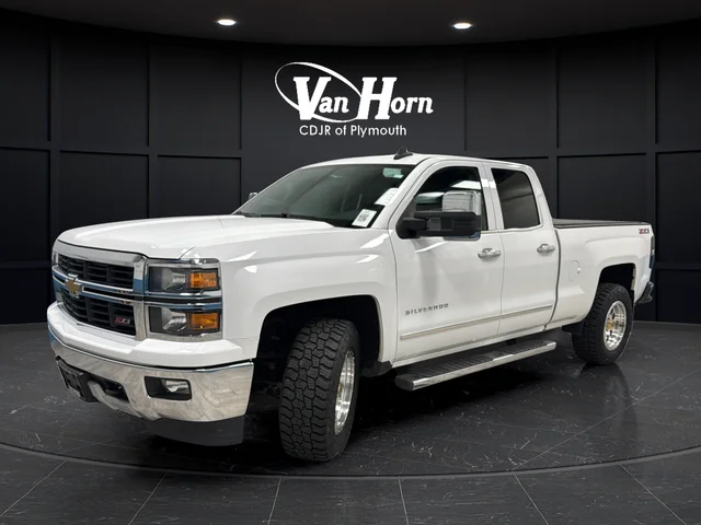 Used 2015 Summit White Chevrolet LT image 3