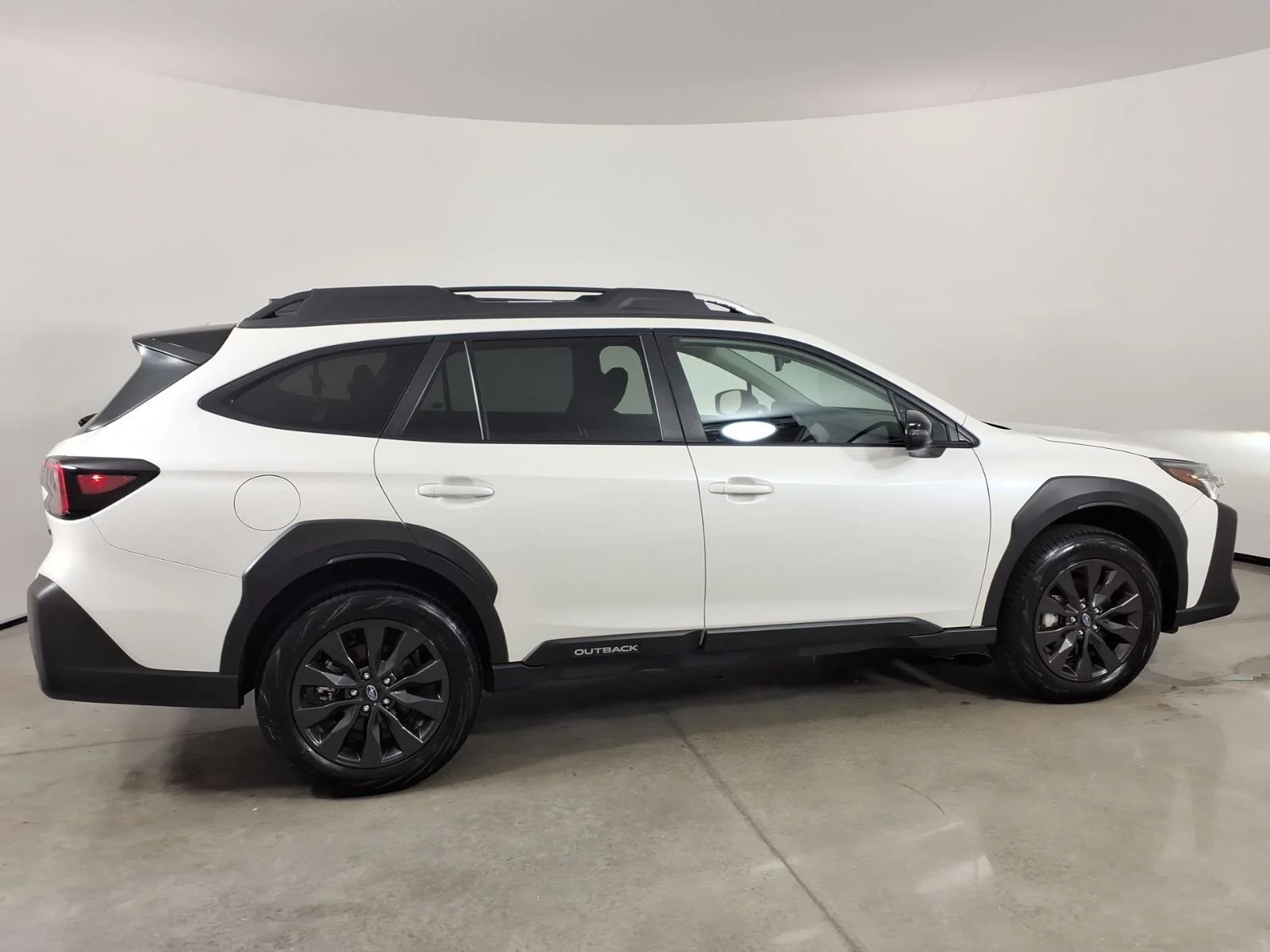 Certified Used 2025 Crystal White Pearl Subaru Onyx Edition image 15
