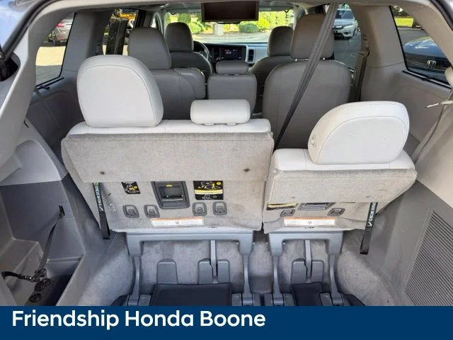 Used 2018 Gray Toyota XLE Premium image 41