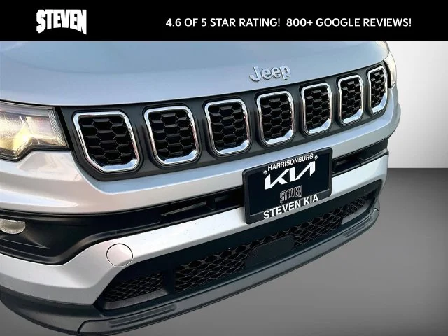 Used 2024 Silver Jeep Latitude image 39