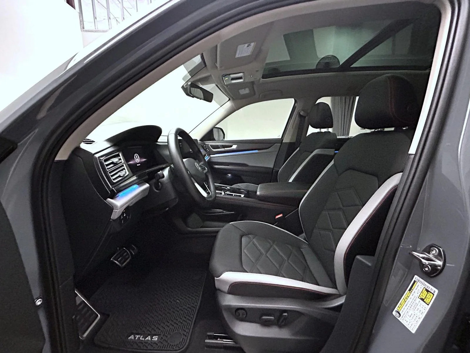 Used 2025 Gray Volkswagen 2.0T Peak Edition image 10
