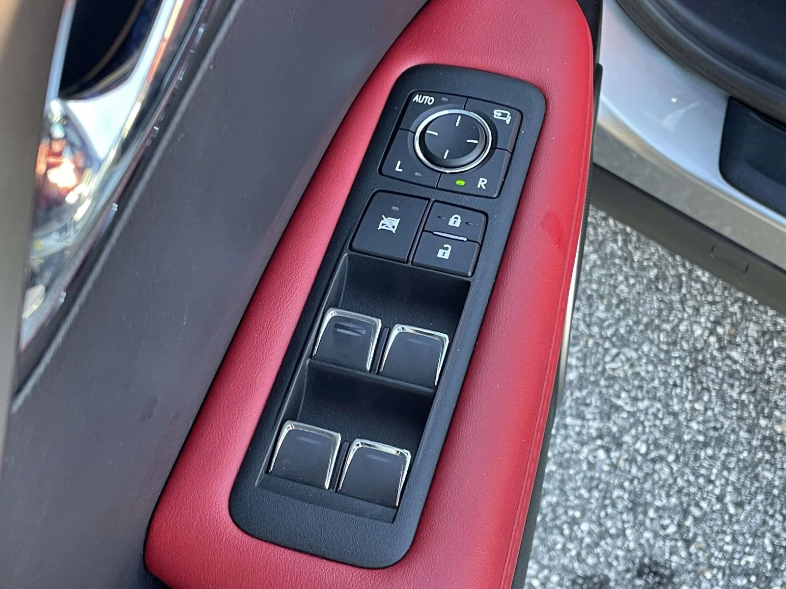 Used 2022 Atomic Silver Lexus F SPORT Handling image 6