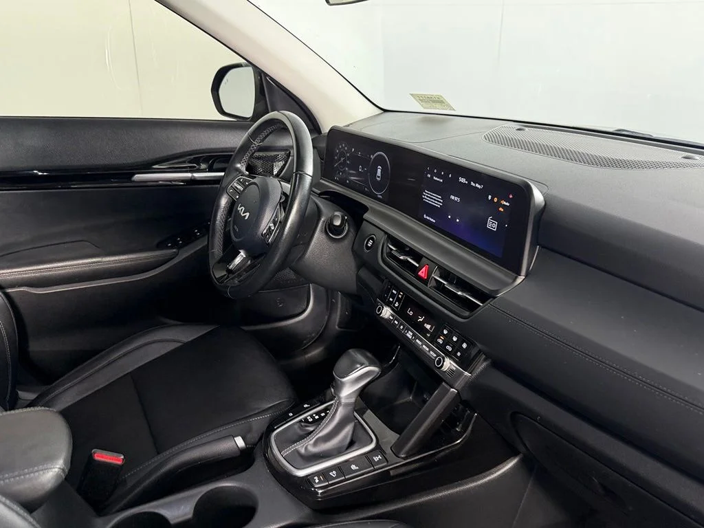 Certified Used 2025 Black Kia EX image 30