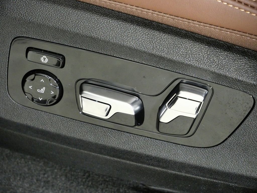 Used 2026 Skyscraper Grey Metallic BMW xDrive40i image 40