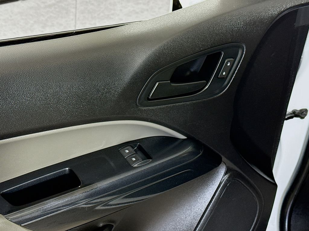 Used 2019 WHITE Chevrolet Work Truck image 19