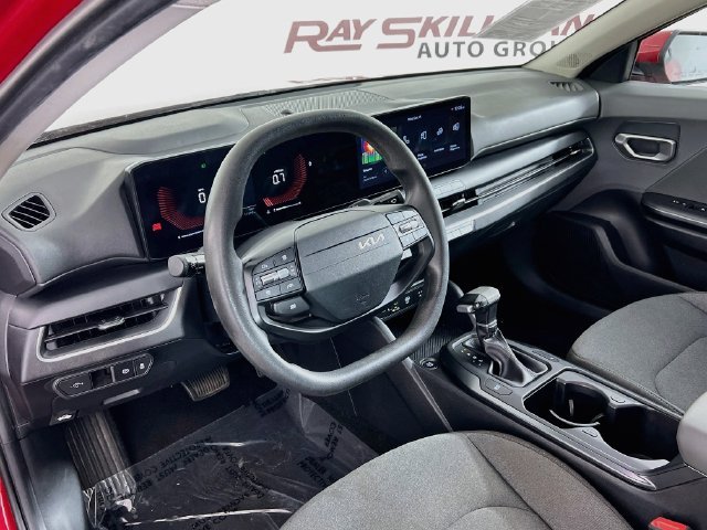 2025 Kia K4 LXS - Photo 32