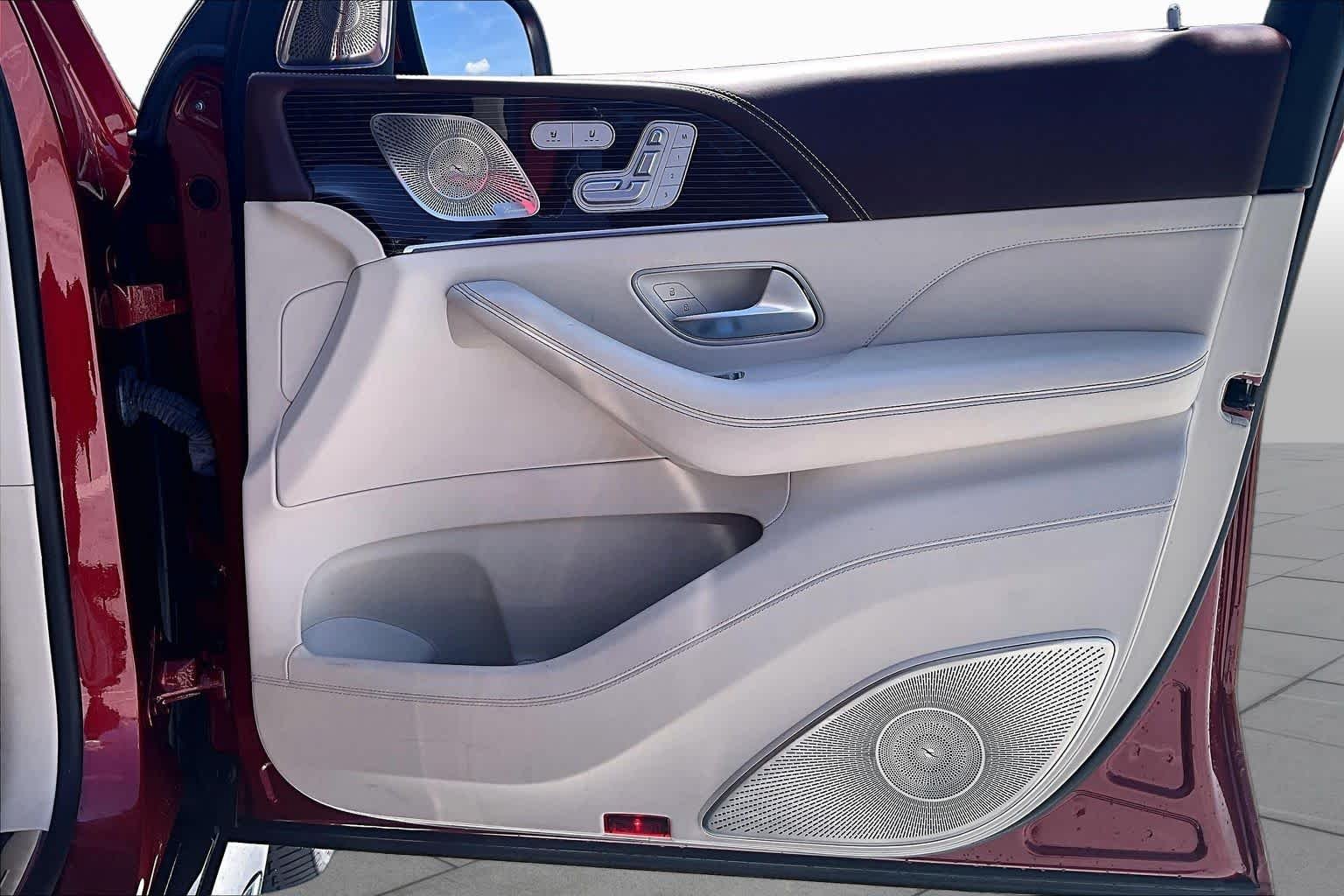 Used 2023 MANUFAKTUR Cardinal Red Metallic Mercedes-Benz Maybach GLS 600 image 23
