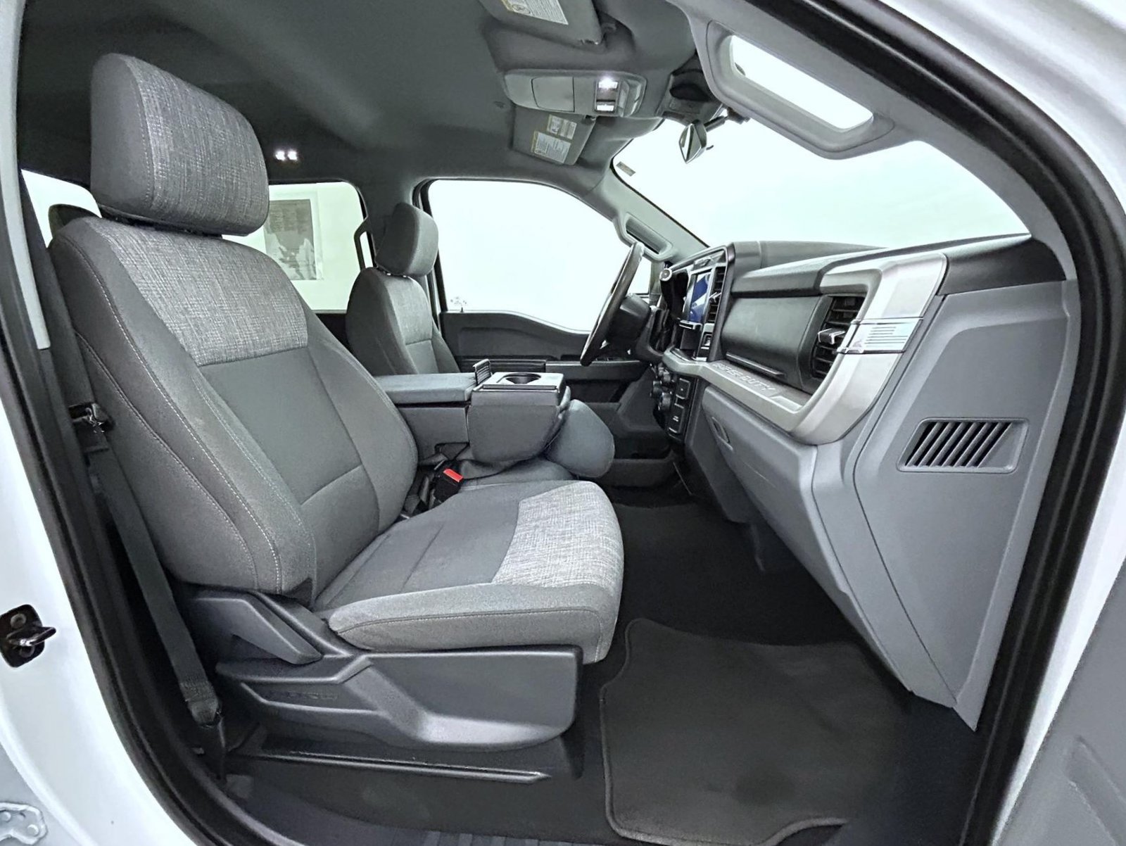 Used 2025 White Ford XLT image 15