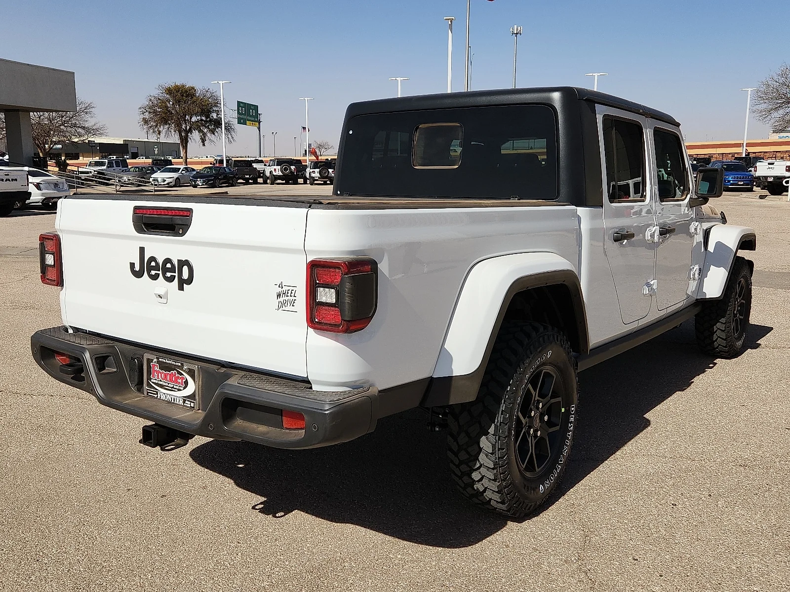 New 2026 Bright White Clear-Coat  Paint Jeep WILLYS 4X4 image 4
