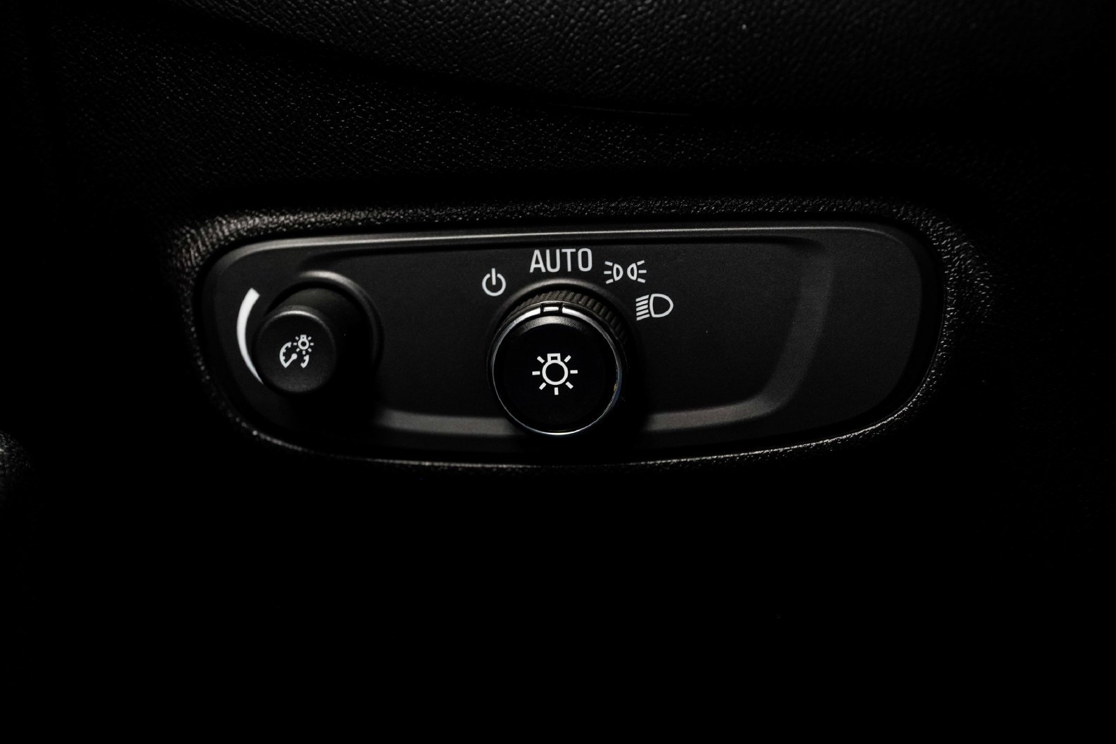 Used 2020 Blue Chevrolet LT image 29
