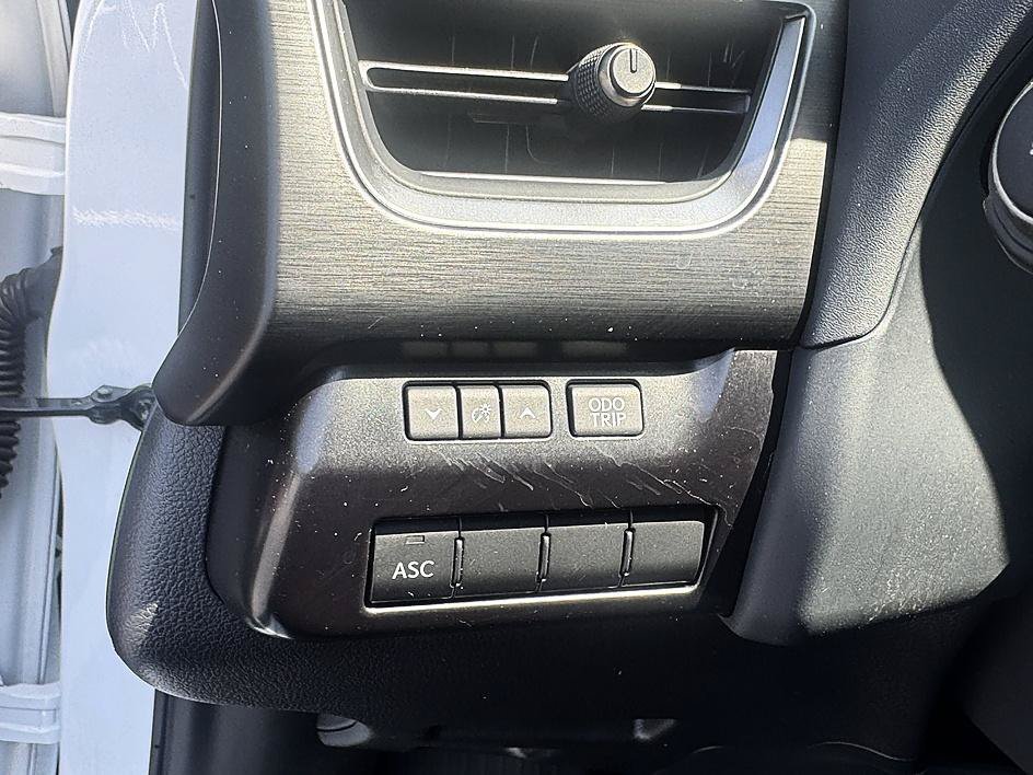 Used 2023 Ultra White Lexus UX 250h F SPORT Handling image 23