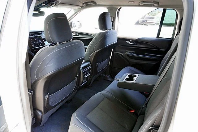 Used 2023 White Jeep Laredo image 17