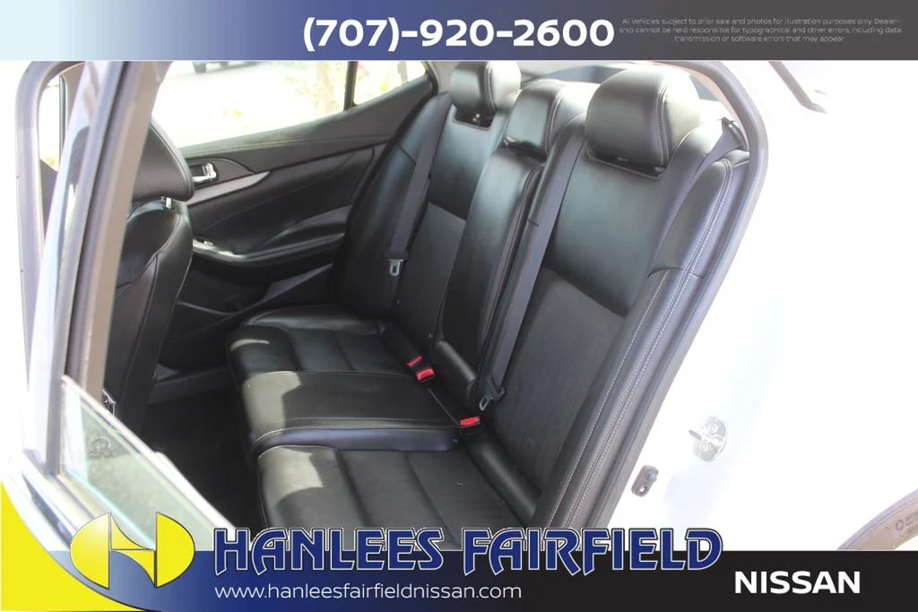 Used 2018 Silver Nissan 3.5 SV image 14