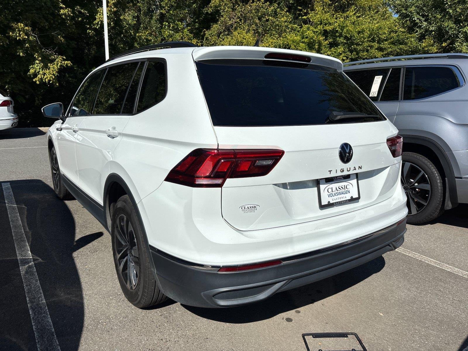 Used 2023 PURE WHITE VOLKSWAGEN S image 3