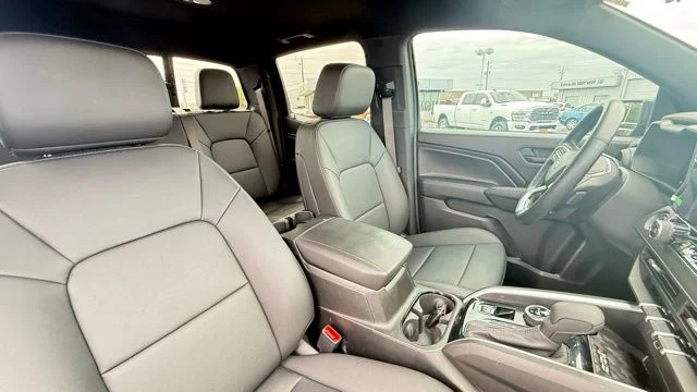 Used 2025 Black Chevrolet Trail Boss image 38