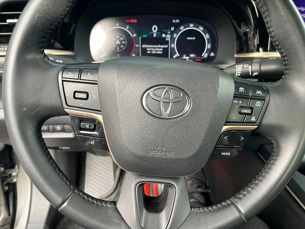 Used 2023  Toyota XLE image 10