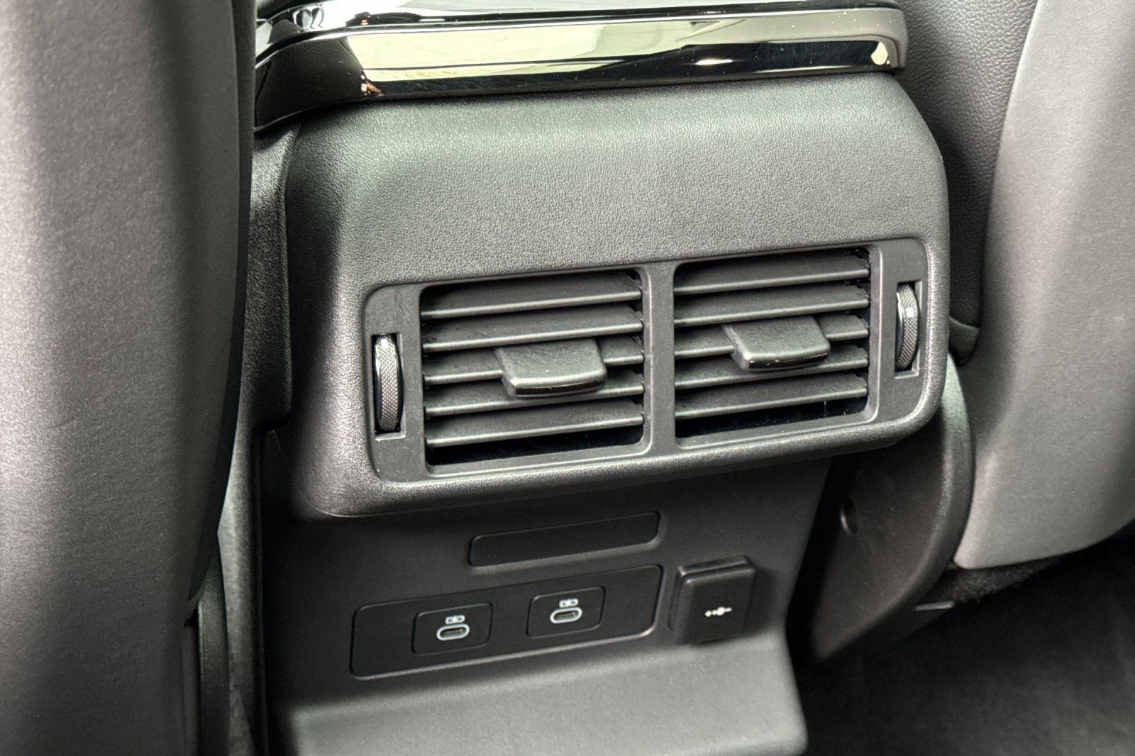 Certified Used 2026 White Land Rover Dynamic SE image 13