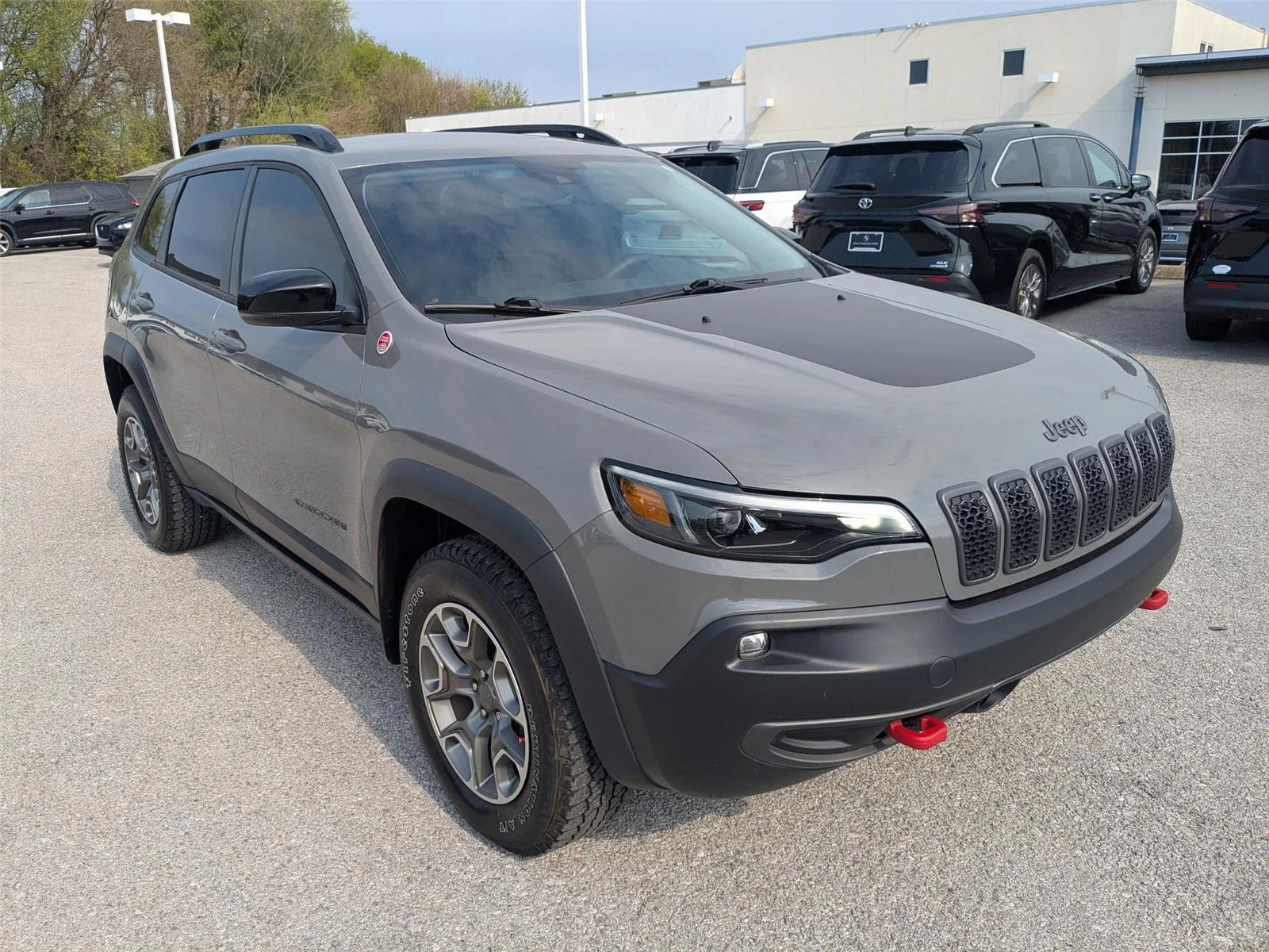 Used 2022 GRAY Jeep Trailhawk image 3