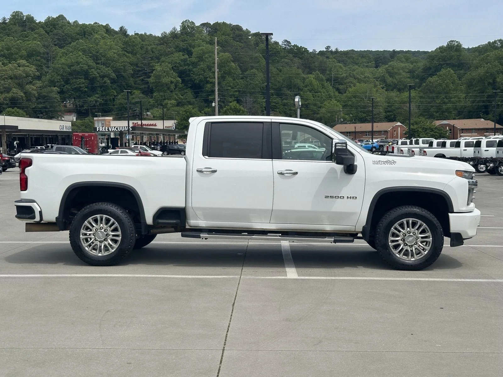Used 2020 Summit White Chevrolet High Country image 8