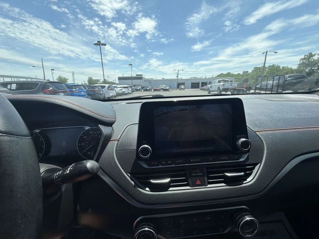 Used 2020 Black Nissan 2.5 SR image 16