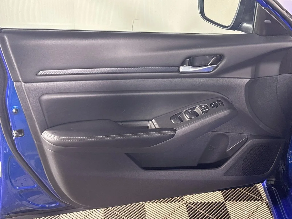 Used 2025 Blue Nissan 2.5 SV image 10