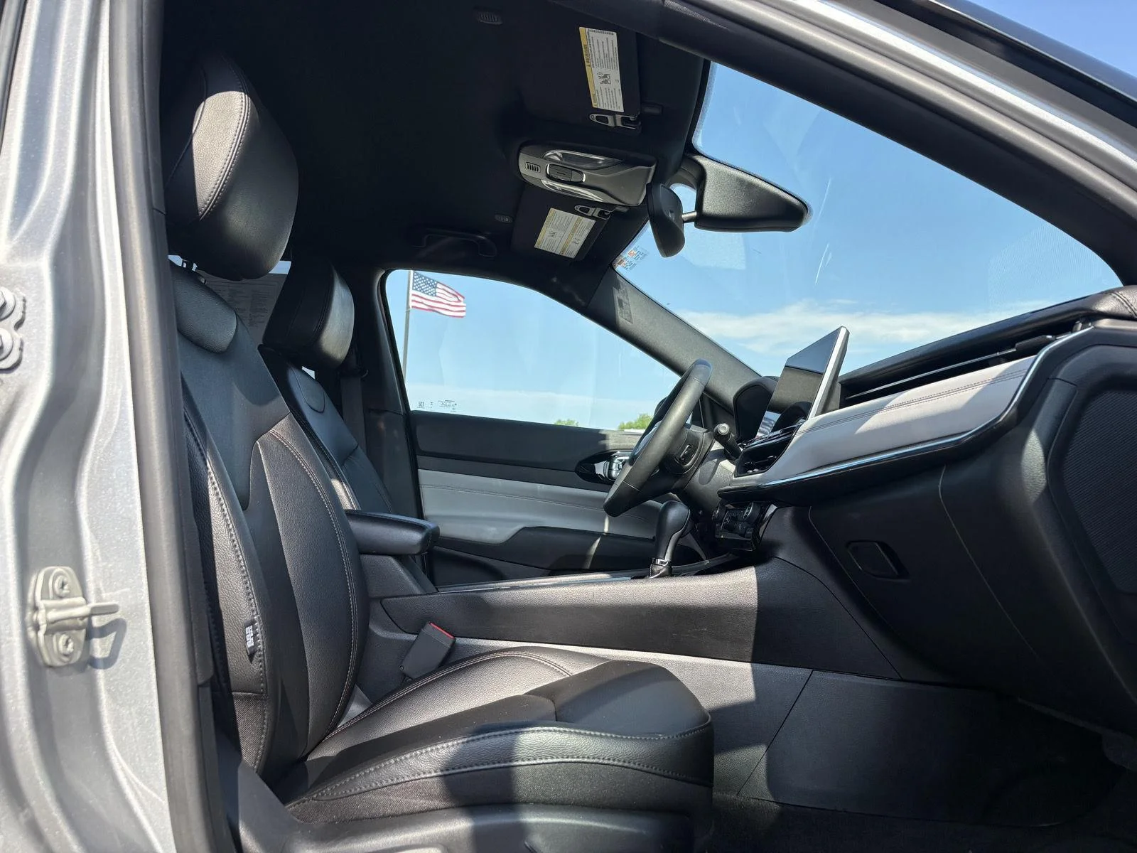 Used 2024 Silver Zynith Metallic Clearcoat Jeep Limited image 17