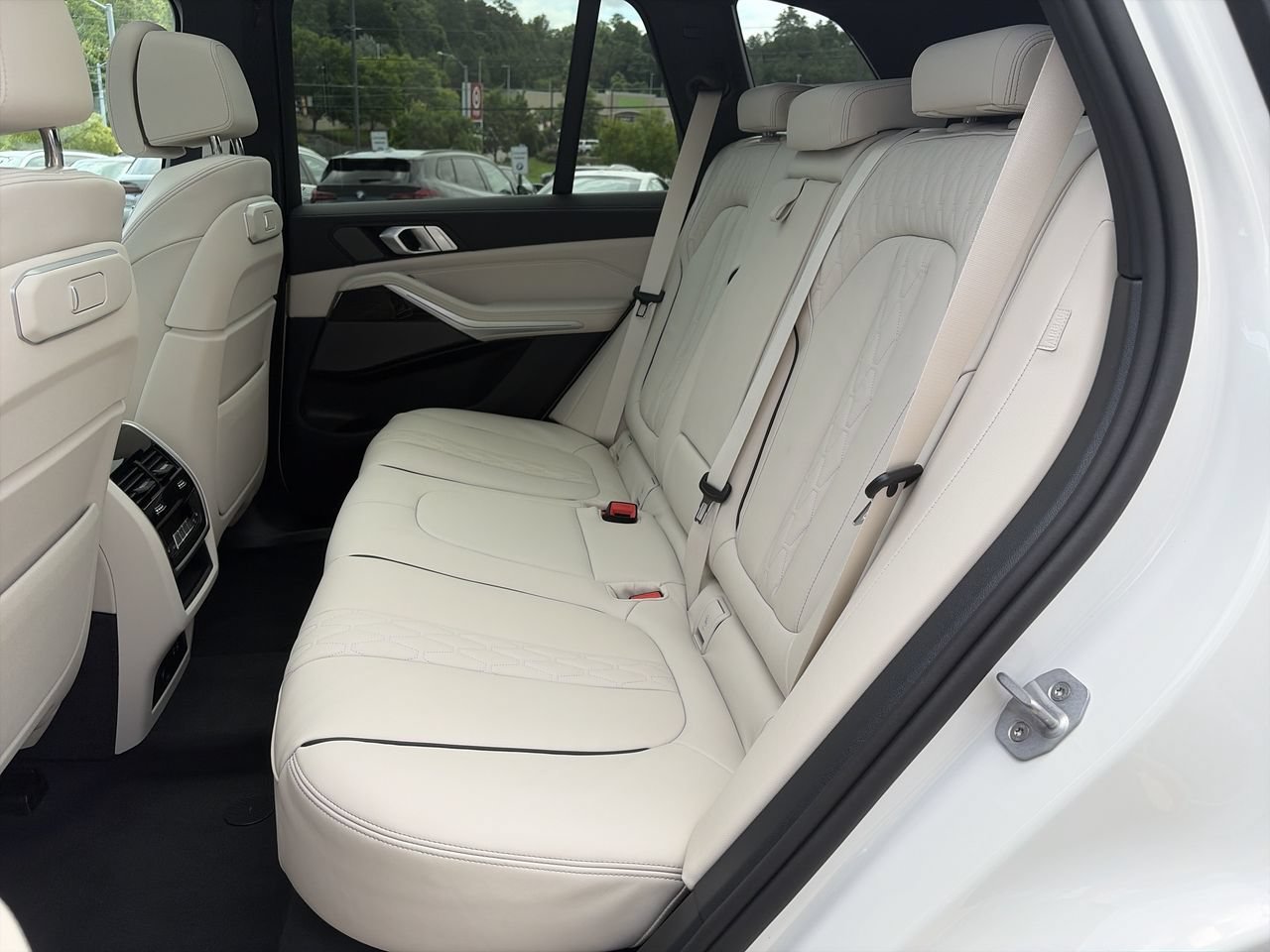 New 2026 Alpine White BMW xDrive50e image 32