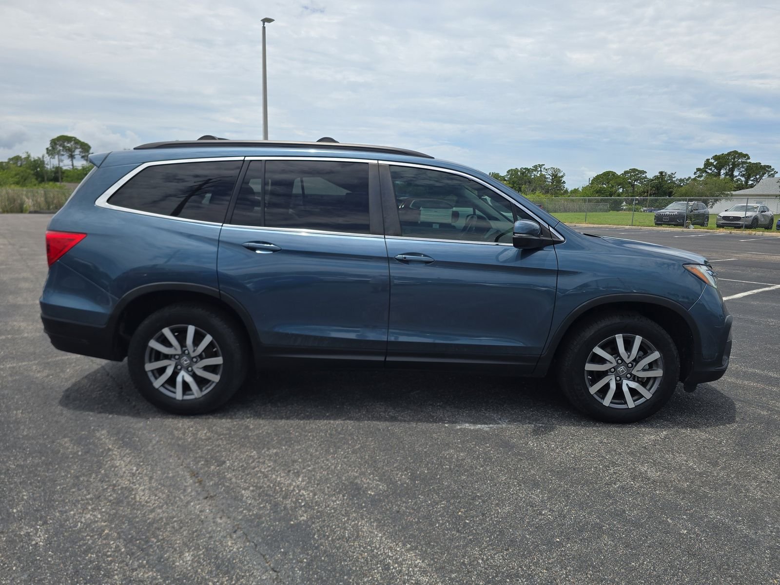 Used 2021 Gray Honda EX image 3