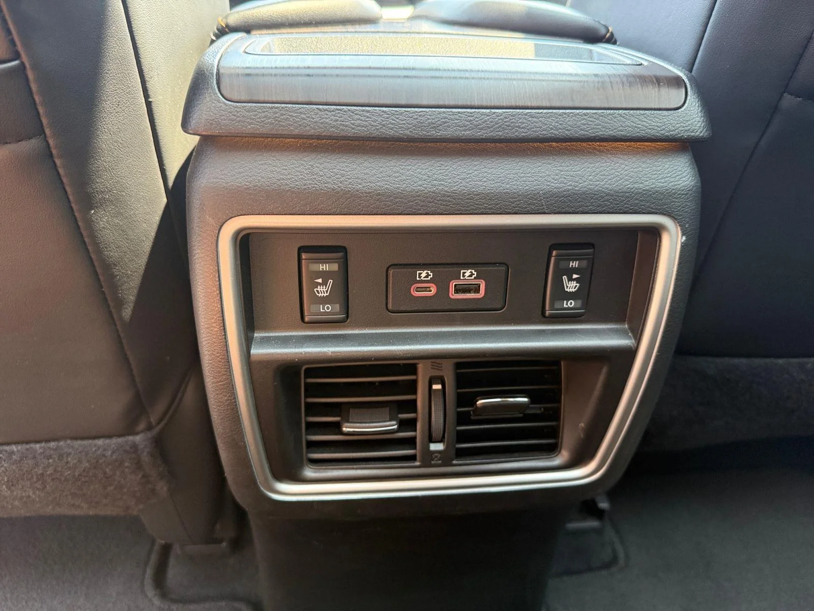 Used 2022 WHIE Nissan Platinum image 22