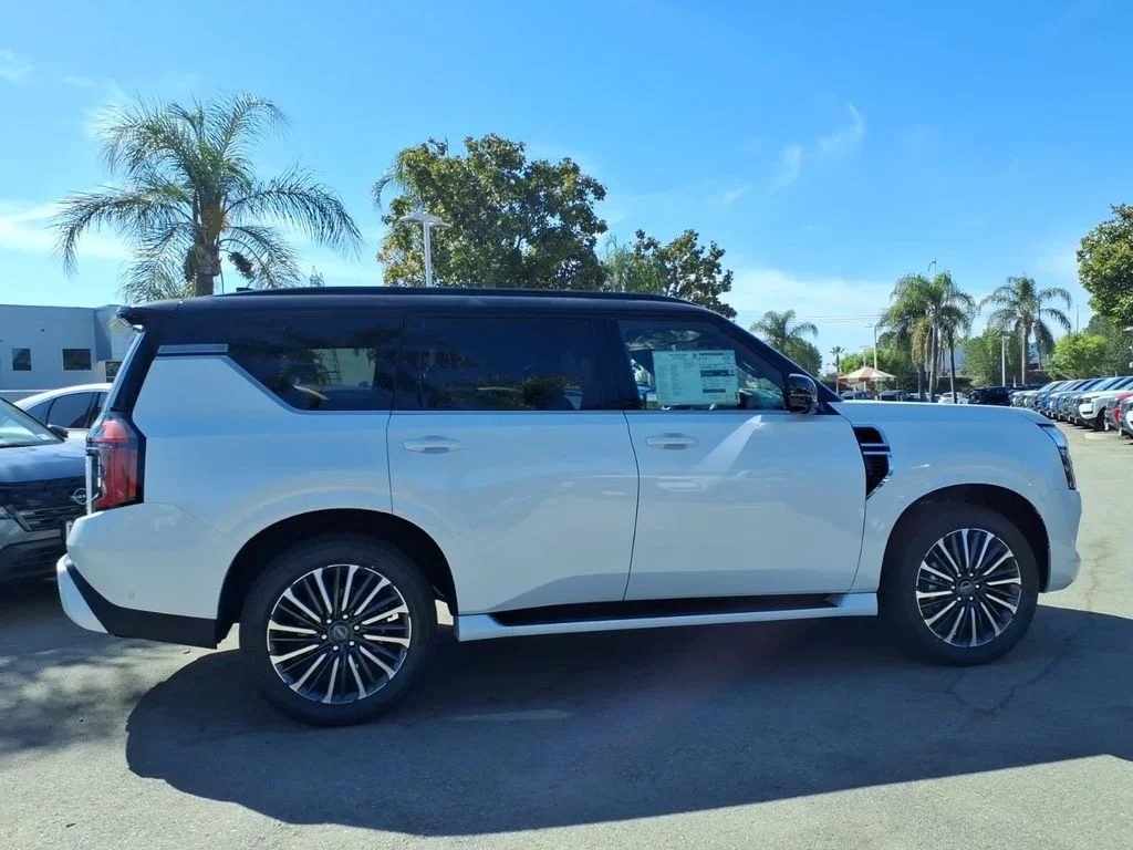 New 2026 Everest White TriCoat / Super Black Two-tone Nissan Platinum Reserve image 3