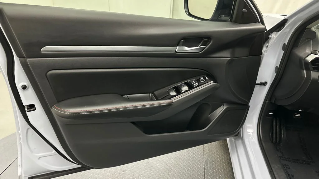 Used 2024 Gray Nissan 2.5 SR image 17