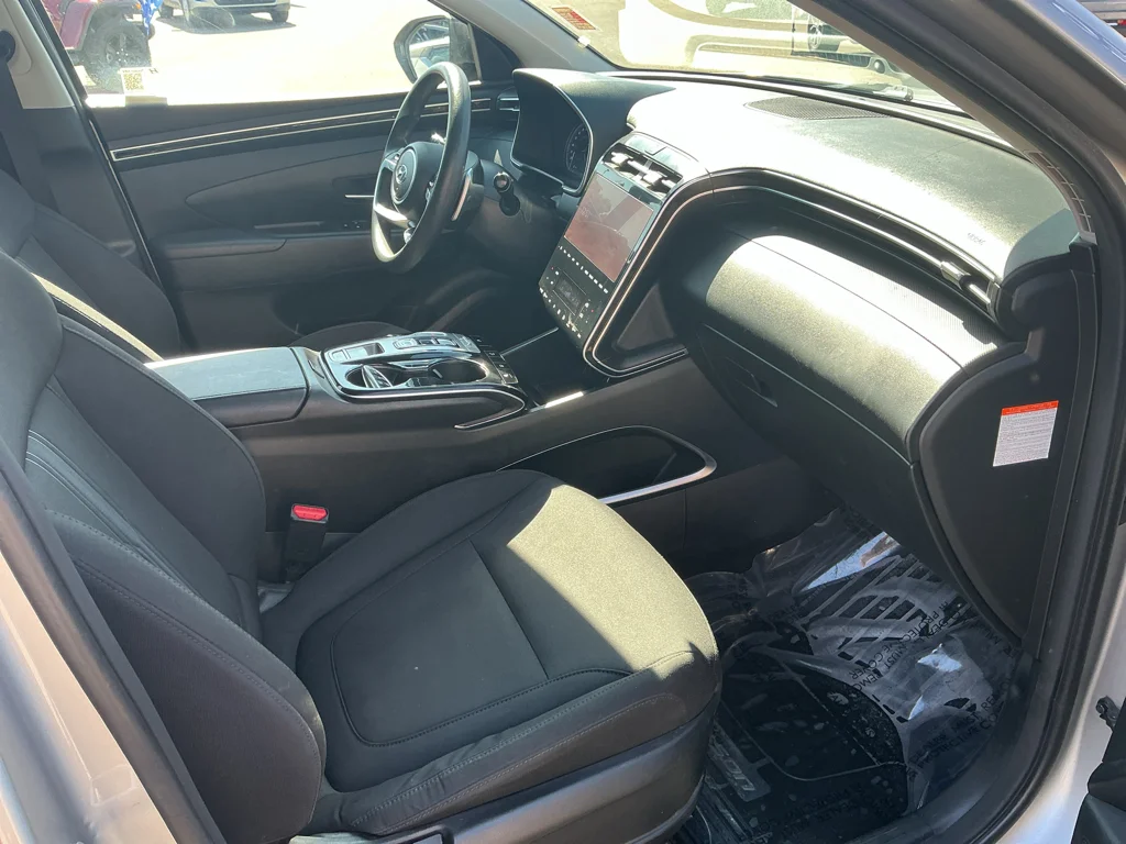 Used 2024 Shimmering Silver Hyundai Blue image 13